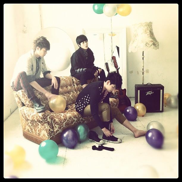 3 หนุ่มRookie bb ถ่ายแบบนิตยสาร Kazz