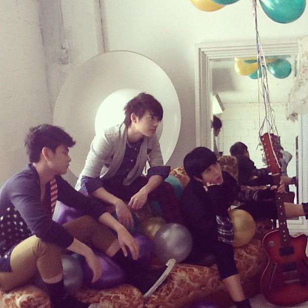 3 หนุ่มRookie bb ถ่ายแบบนิตยสาร Kazz