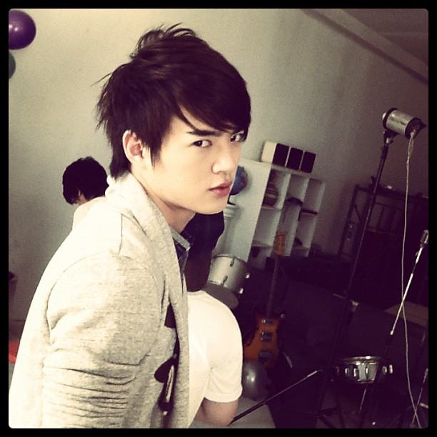 3 หนุ่มRookie bb ถ่ายแบบนิตยสาร Kazz