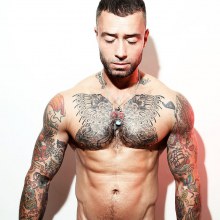 สักเสน่หาDarren Lloyd