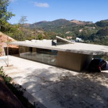 Hillside House Design in a Precarious Position