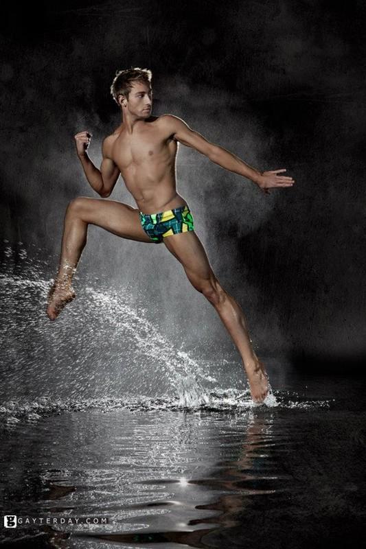 โฆษณา กางเกงว่ายน้ำ Funky Trunks ของ นักโดดน้ำเกย์หล่อ