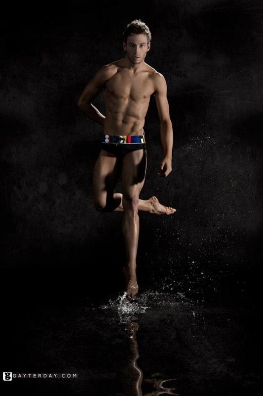 โฆษณา กางเกงว่ายน้ำ Funky Trunks ของ นักโดดน้ำเกย์หล่อ