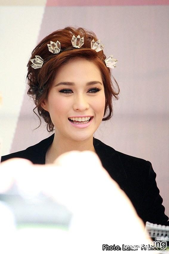 "PIC พลอย "แจกลายเซ็น"