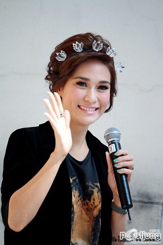 "PIC พลอย "แจกลายเซ็น"