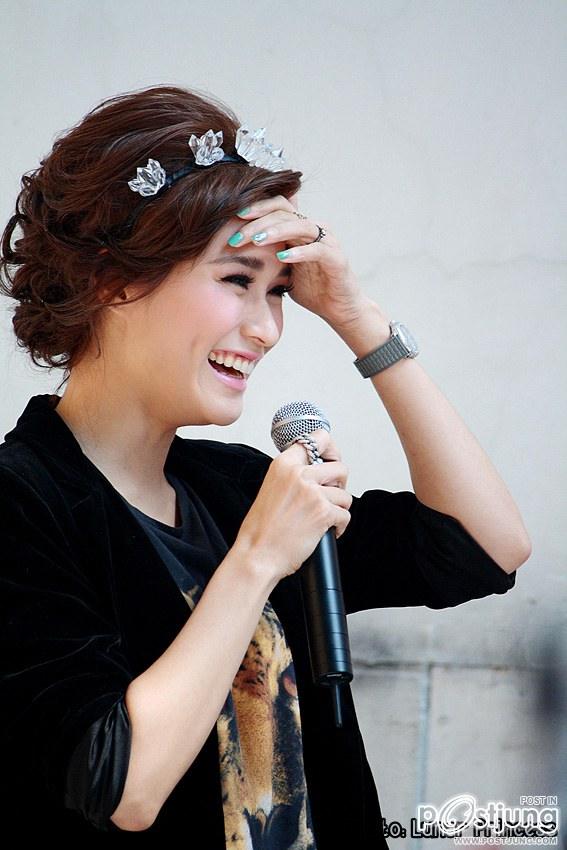 "PIC พลอย "แจกลายเซ็น"