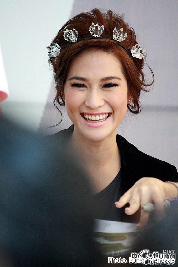 "PIC พลอย "แจกลายเซ็น"