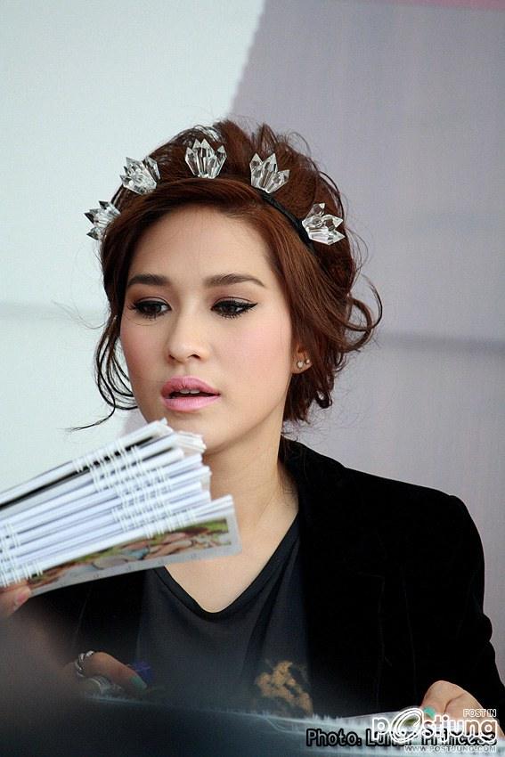 "PIC พลอย "แจกลายเซ็น"