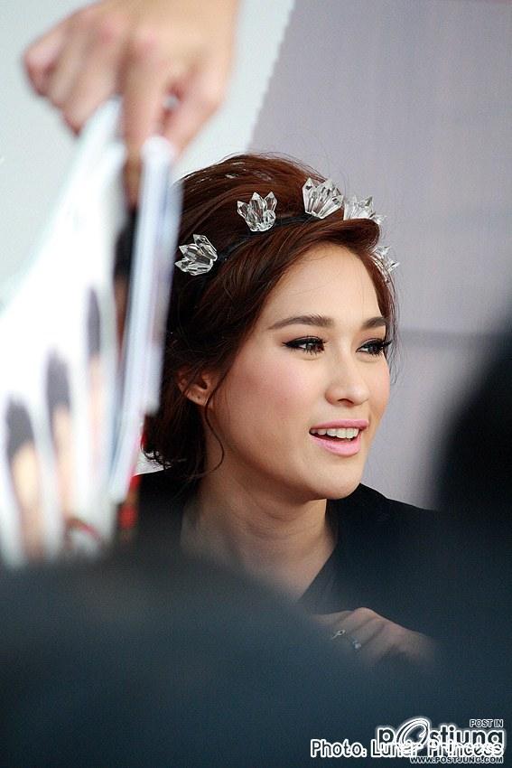 "PIC พลอย "แจกลายเซ็น"