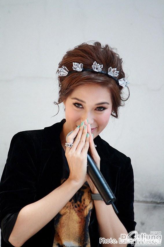 "PIC พลอย "แจกลายเซ็น"