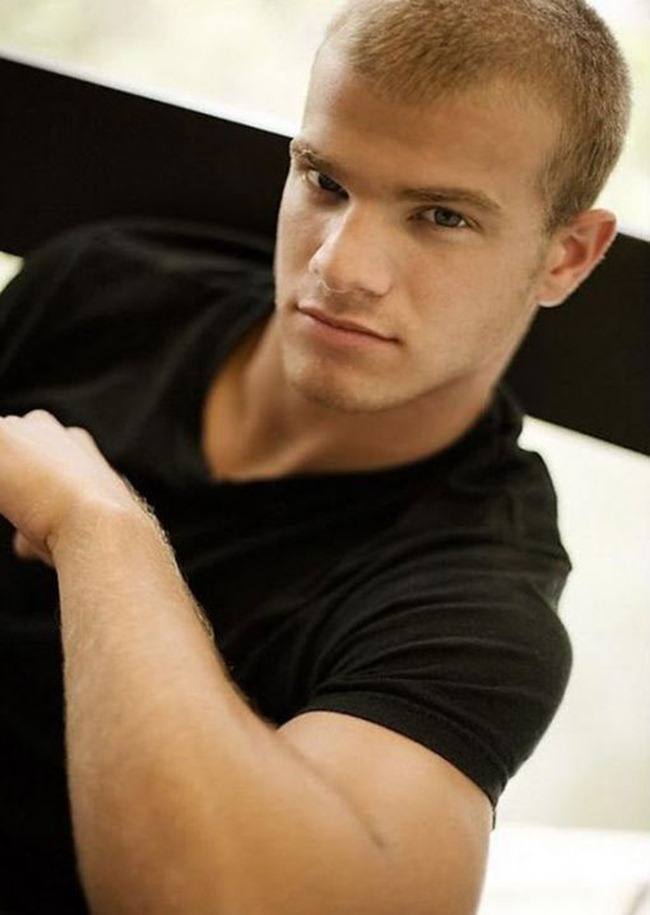 MASCULINE DOSAGE: EVAN WADLE FOR TETU BY PHOTOGRAPHER RANDALL MESDON