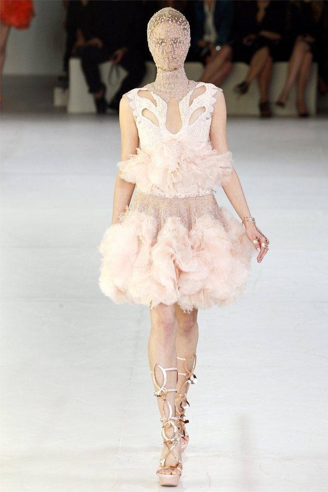 PARIS FASHION WEEK: ALEXANDER MCQUEEN SPRING 2012