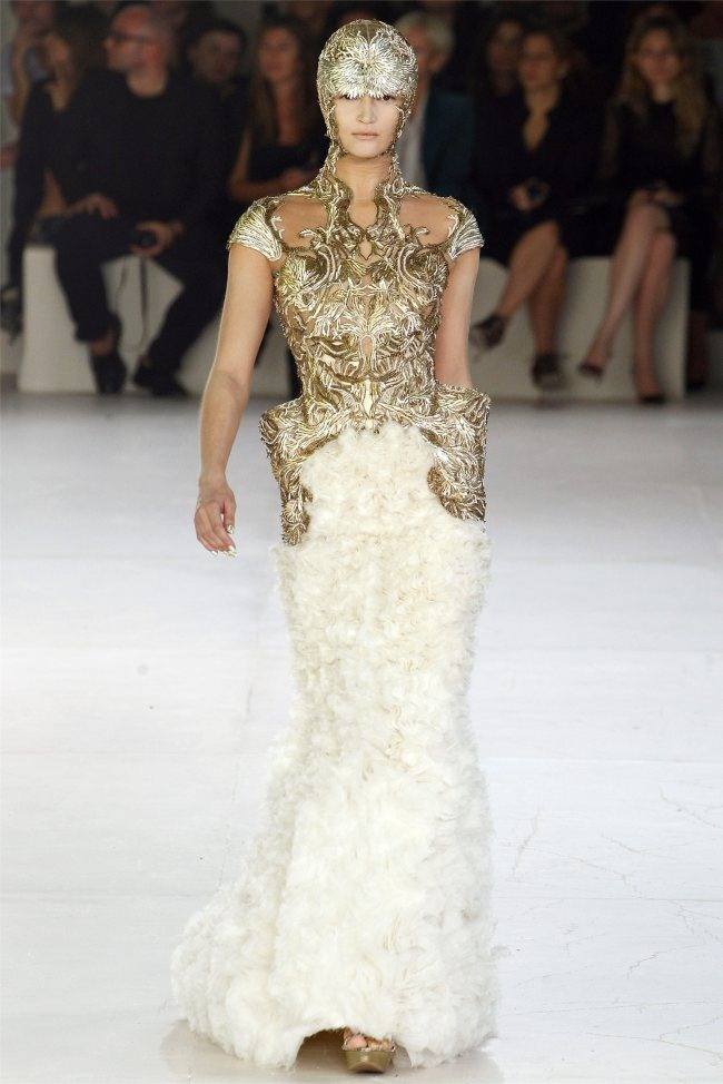 PARIS FASHION WEEK: ALEXANDER MCQUEEN SPRING 2012