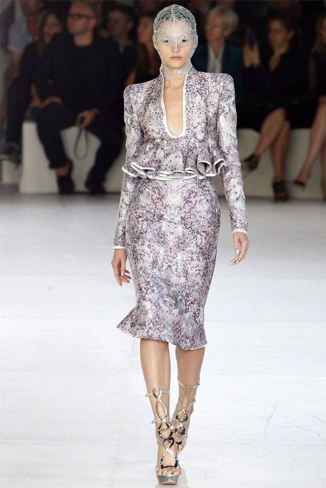 PARIS FASHION WEEK: ALEXANDER MCQUEEN SPRING 2012