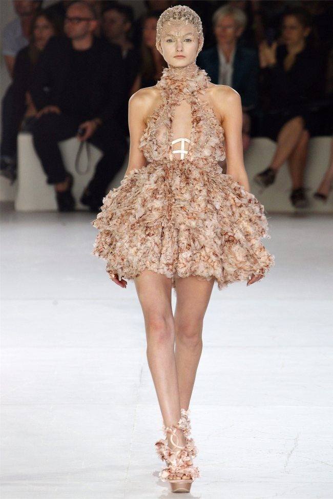 PARIS FASHION WEEK: ALEXANDER MCQUEEN SPRING 2012