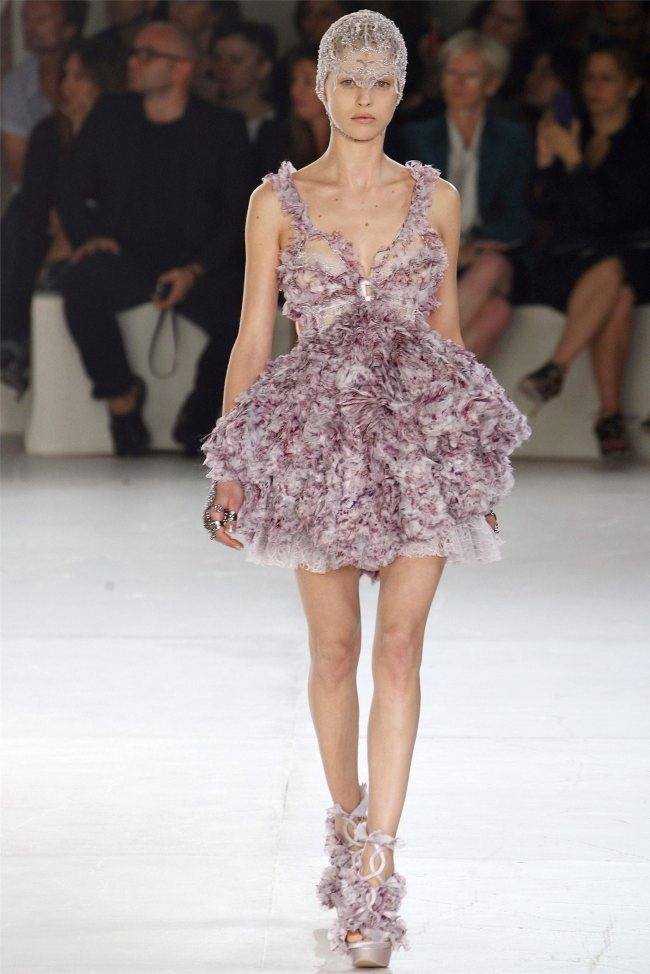 PARIS FASHION WEEK: ALEXANDER MCQUEEN SPRING 2012