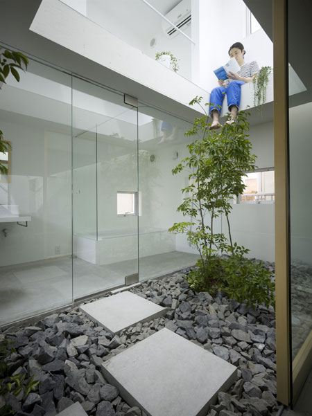 Amazing House Design in Japan - a garden inside the house ...