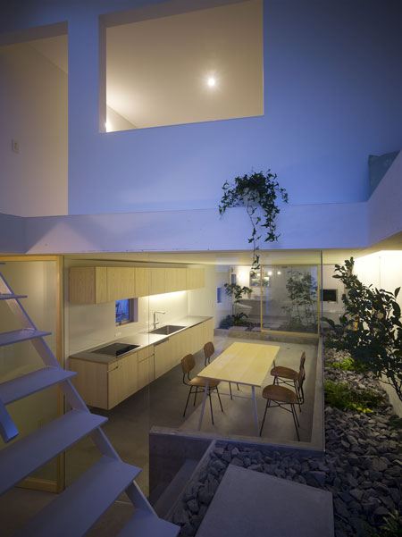 Amazing House Design in Japan - a garden inside the house ...
