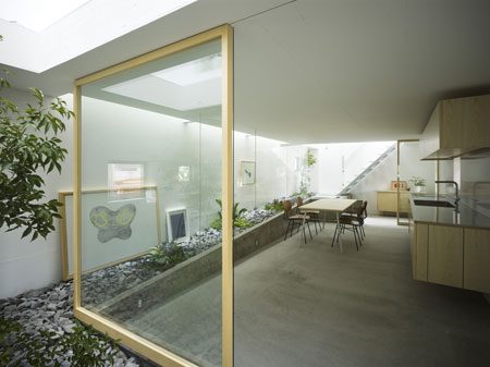 Amazing House Design in Japan - a garden inside the house ...