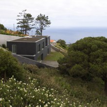 Seaside Home Design in Portugal - simply black and white