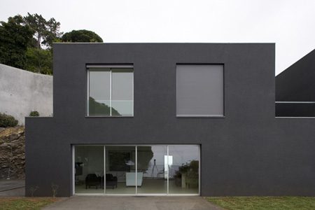 Seaside Home Design in Portugal - simply black and white