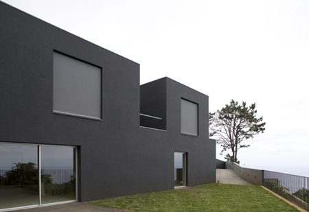 Seaside Home Design in Portugal - simply black and white