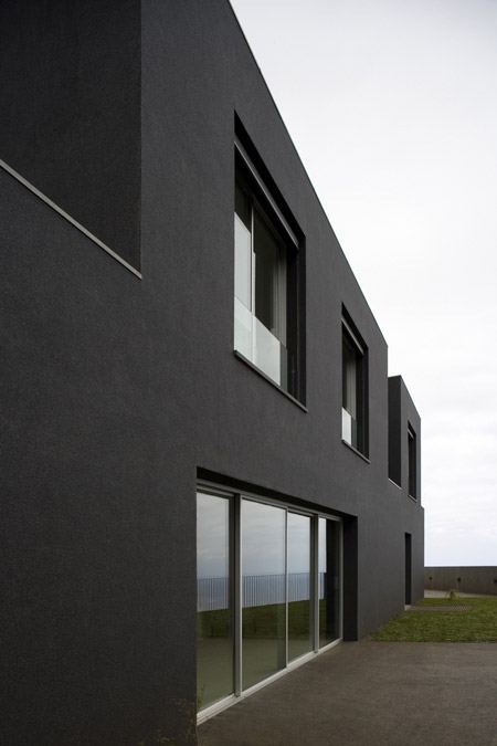 Seaside Home Design in Portugal - simply black and white