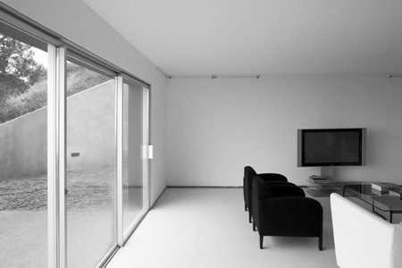 Seaside Home Design in Portugal - simply black and white