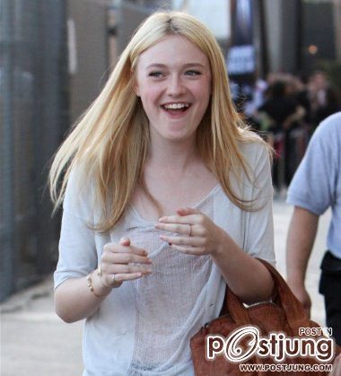 DAKOTA FANNING
