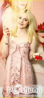 DAKOTA FANNING
