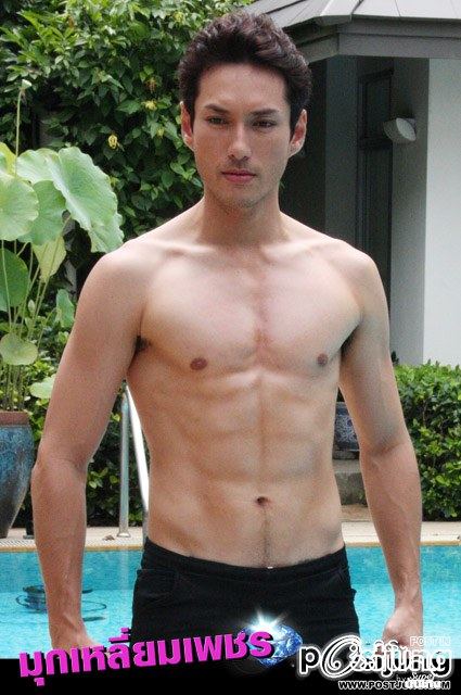 หนุ่มๆในมุกเหลี่ยมเพชร