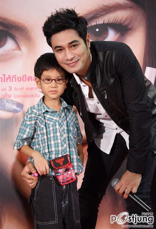 หนุ่มๆในมุกเหลี่ยมเพชร