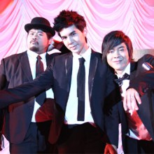 เต๋อ ฉันทวิช, ป๊อบ แครอลี่ บลาบลา, โจ๊ก โซคูล ของแปลงร่างเป็นคอรัสในเพลง มองได้แต่อย่าชอบ ของลุลา