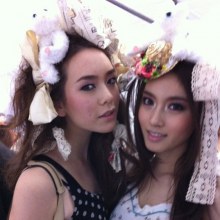  ปอย ตรีชฎา กับเพื่อนสาวในวงการ