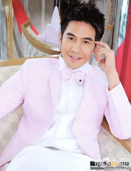 แฟชั่น ส่งมอบความสุข กับ พลอย ป้อง โป๊ป ภาพแฟชั่น จาก นิตยสาร ขวัญเรือน