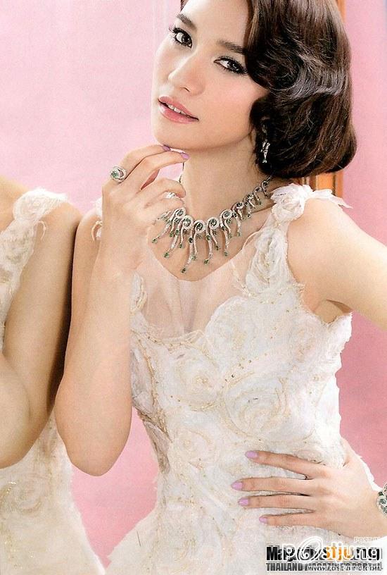 แฟชั่น ส่งมอบความสุข กับ พลอย ป้อง โป๊ป ภาพแฟชั่น จาก นิตยสาร ขวัญเรือน