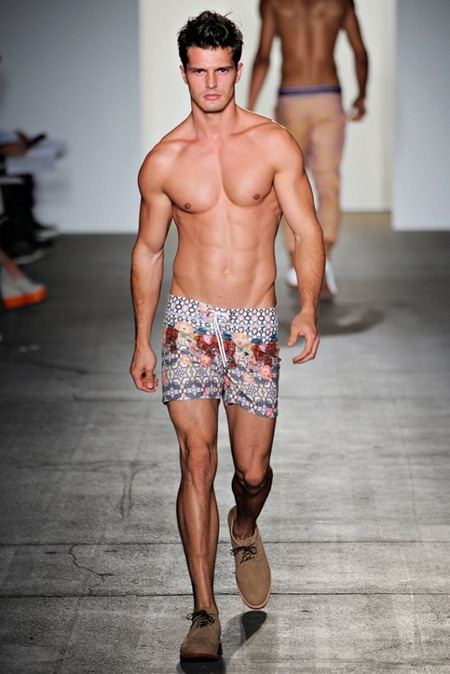หล่อๆล่ำๆเดินแบบNEW YORK FASHION WEEK: PARKE RONEN SPRING 2012