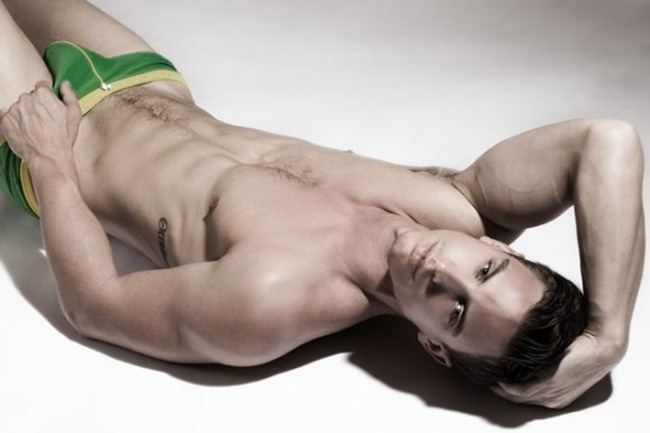 CAMPAIGN: TODD SANFIELD FOR "IQUONIQ SENSUAL SPORT 2011" BY PHOTOGRAPHER THOMAS SYNNAMON