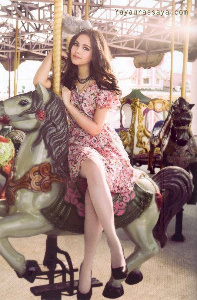 ญาญ่า อุรัสยา @ HER WORLD no.95 January 2012