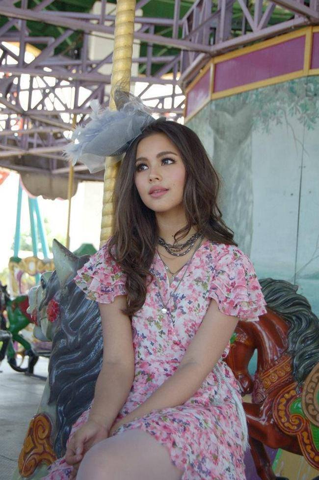 ญาญ่า อุรัสยา @ HER WORLD no.95 January 2012