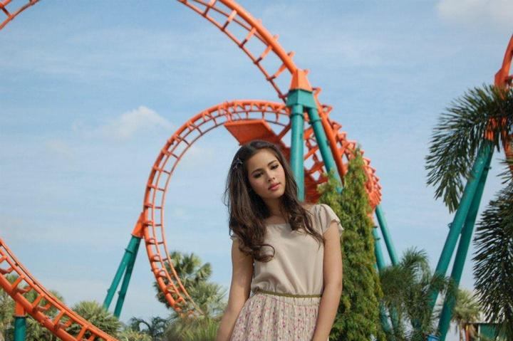 ญาญ่า อุรัสยา @ HER WORLD no.95 January 2012