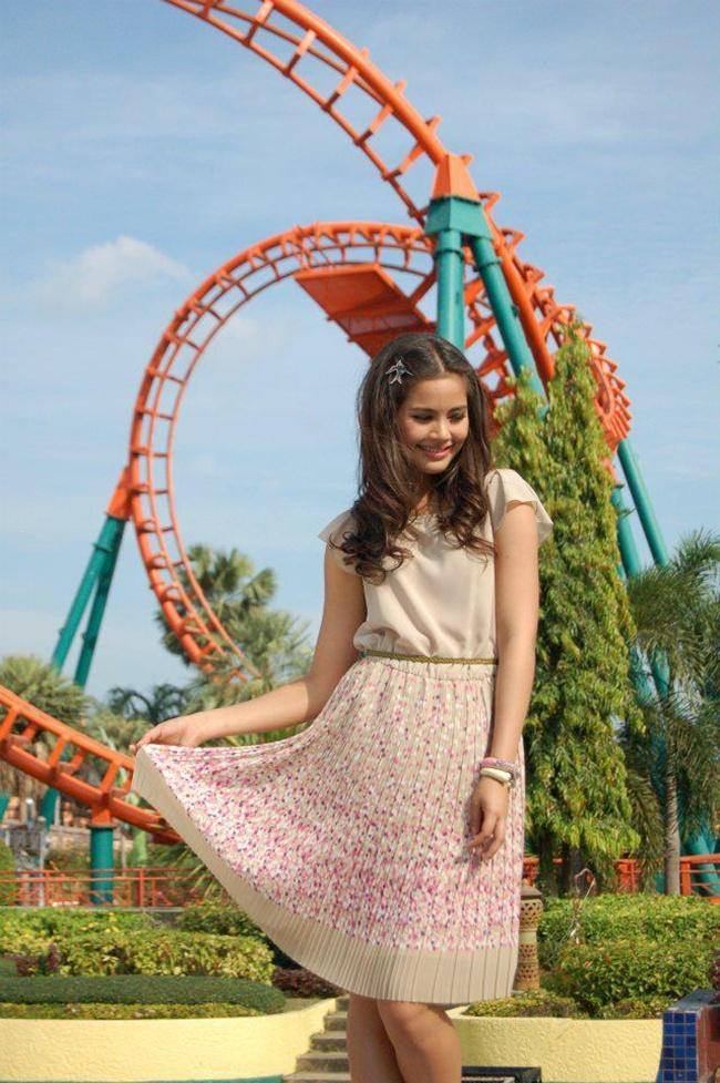 ญาญ่า อุรัสยา @ HER WORLD no.95 January 2012
