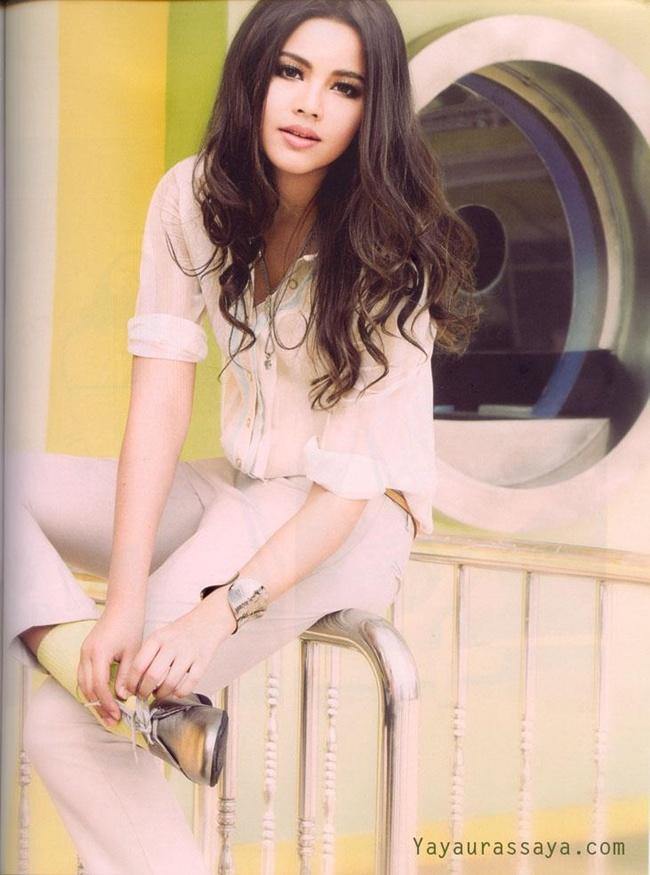 ญาญ่า อุรัสยา @ HER WORLD no.95 January 2012