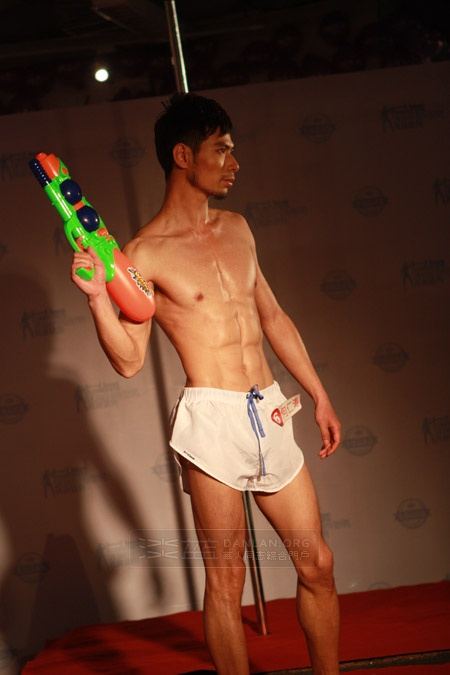 ตี๋๋๋ประกวดหล่อ