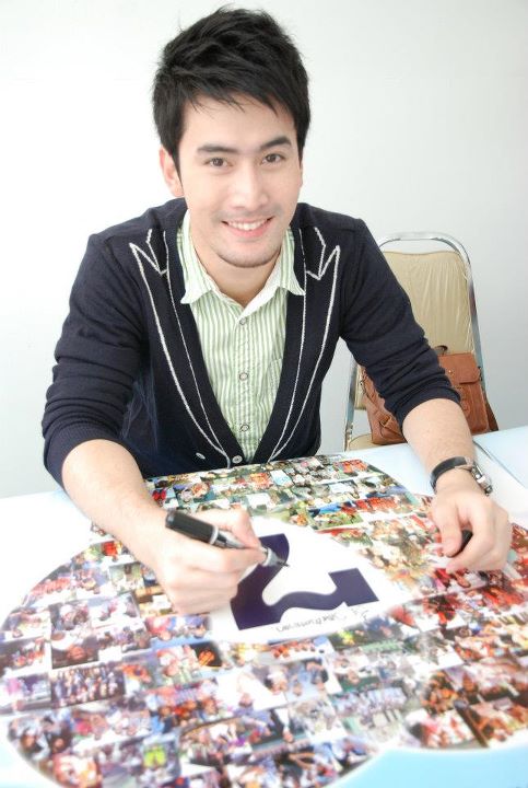 ปุ๊กลุ๊ก และเหล่าดาราช่อง7สี ร่วมแจกปฏิทินปีใหม่ 2555