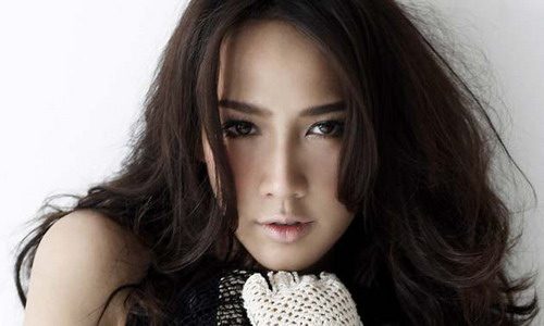 เอแบคโพลล์ " แพนเค้ก-อั้ม ดารานักแสดงฝ่ายหญิงสองคนได้รับการโหวตจากประชาชนสูงสุดด้วยคะแนนโหวตเท่ากัน