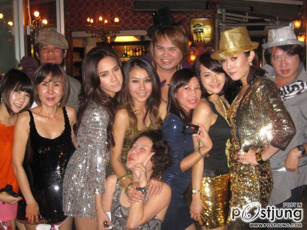 H.N.Y.2012 เก็บตกภาพสวยๆ"อั้ม พัชราภา"เเละเพื่อนๆของเธอว์ เริ่ดสะบัดช่อ อุ๊ปส์!!!