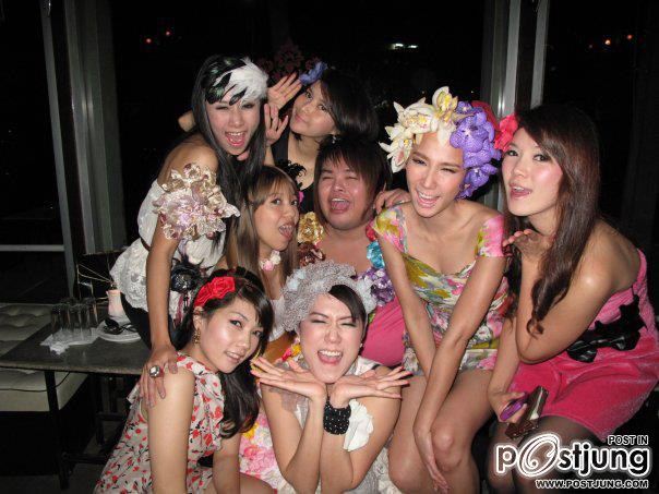 H.N.Y.2012 เก็บตกภาพสวยๆ"อั้ม พัชราภา"เเละเพื่อนๆของเธอว์ เริ่ดสะบัดช่อ อุ๊ปส์!!!