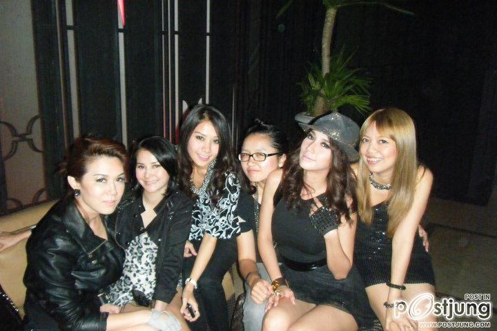 H.N.Y.2012 เก็บตกภาพสวยๆ"อั้ม พัชราภา"เเละเพื่อนๆของเธอว์ เริ่ดสะบัดช่อ อุ๊ปส์!!!