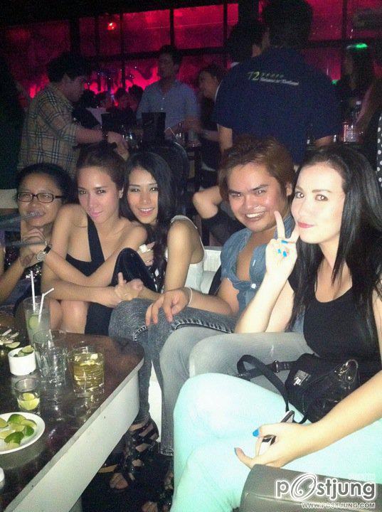 H.N.Y.2012 เก็บตกภาพสวยๆ"อั้ม พัชราภา"เเละเพื่อนๆของเธอว์ เริ่ดสะบัดช่อ อุ๊ปส์!!!